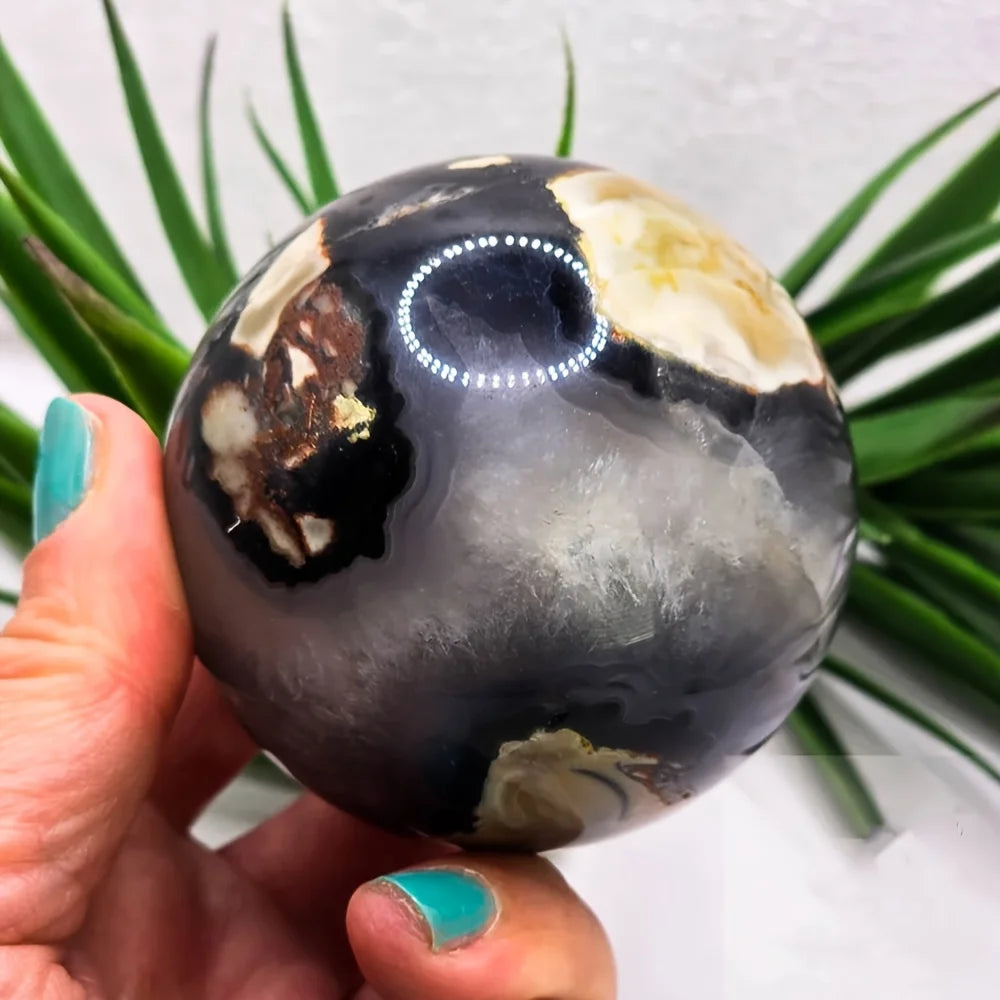 1 UV-reactive volcanic agate ball - luminescent green fluorescent crystal with clusters, volcanic stone home decor