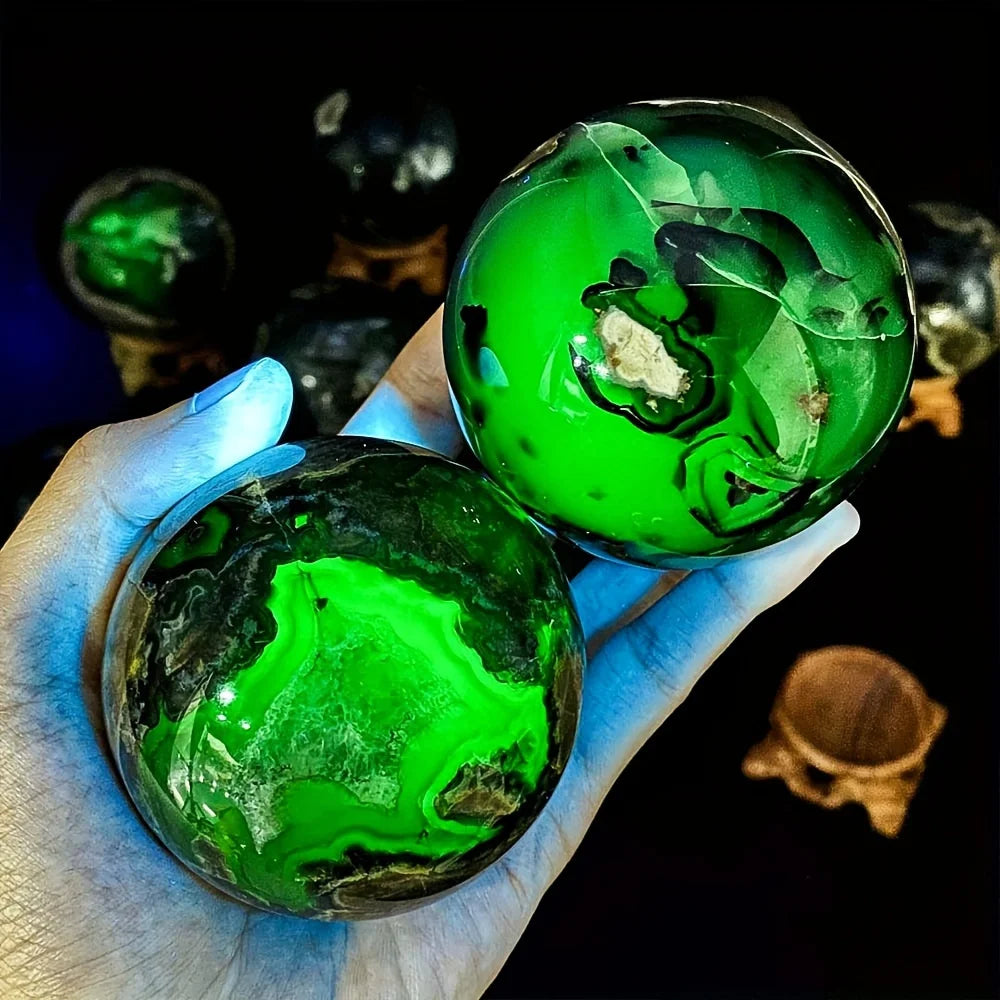 1 UV-reactive volcanic agate ball - luminescent green fluorescent crystal with clusters, volcanic stone home decor